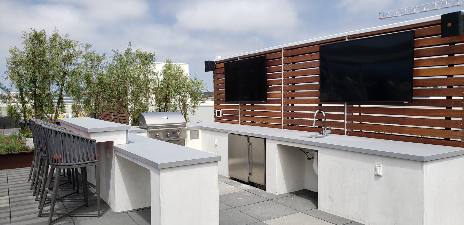Rooftop Outdoor Kitchen & Lounge